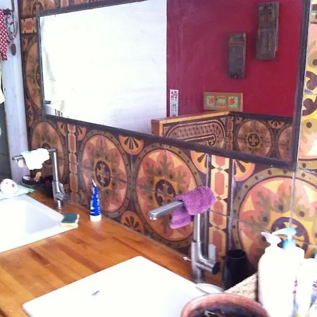 Maison D'artistes Jolie Et Atypique A Vivonne