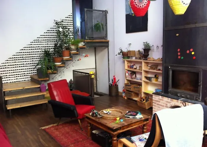 Maison D'artistes Jolie Et Atypique A